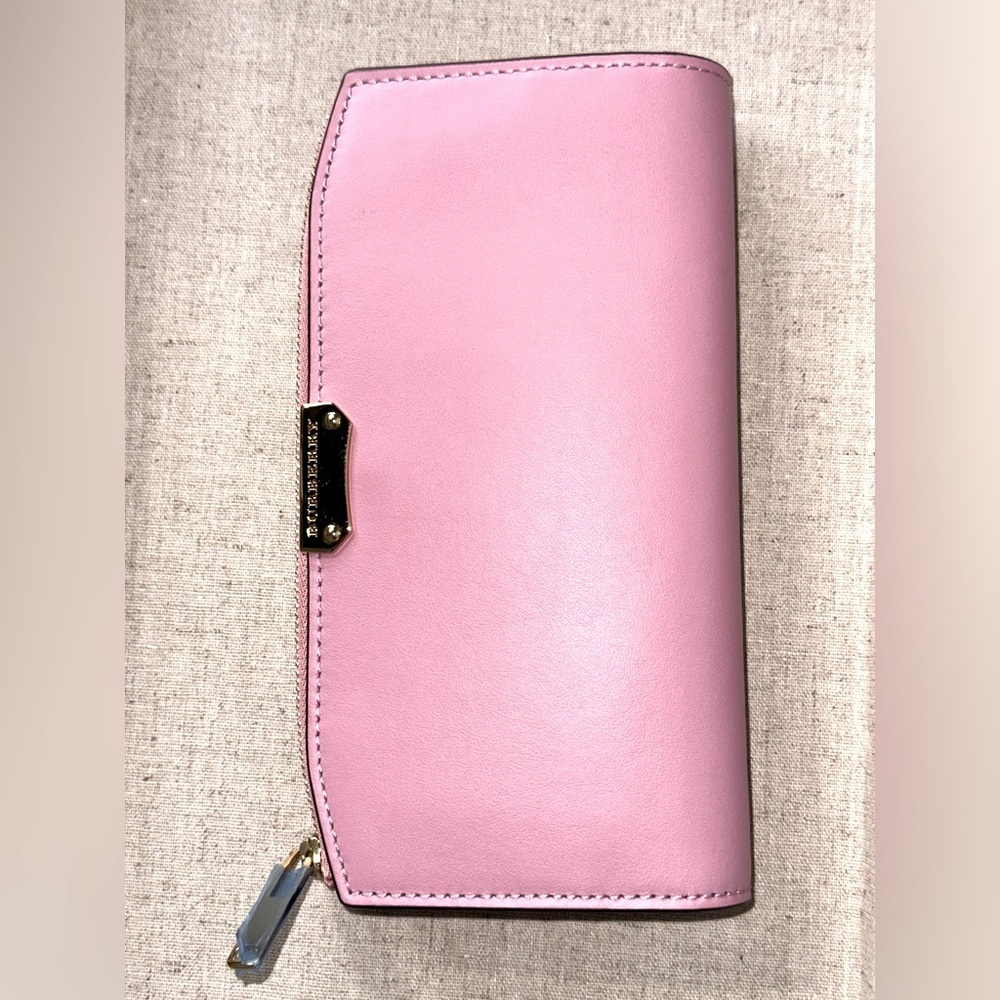 Burberry New‎ with Tags L-Zipper Pink Leather Wallet